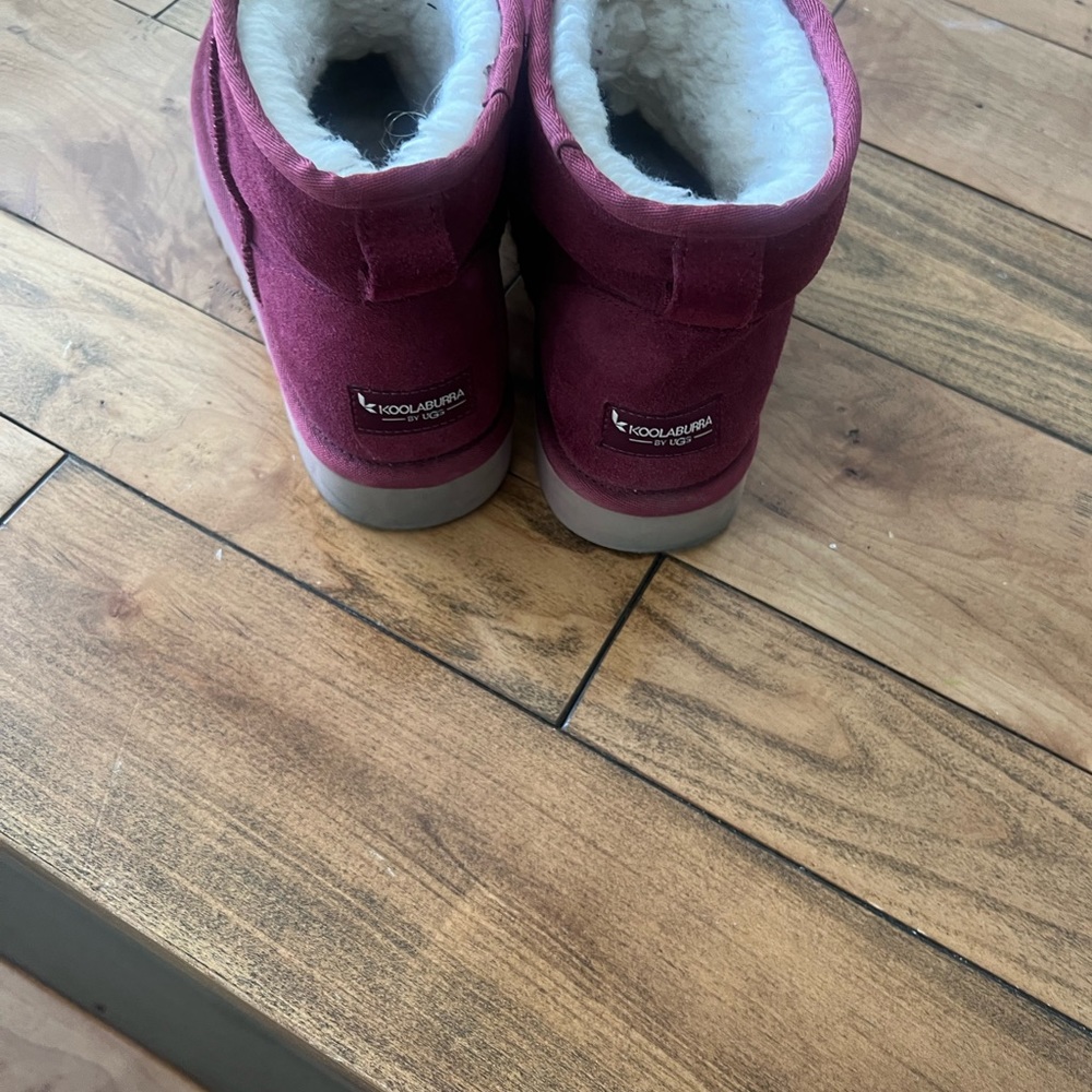 Koolaburra Ugg mini boot Maroon size 9.5 so warm